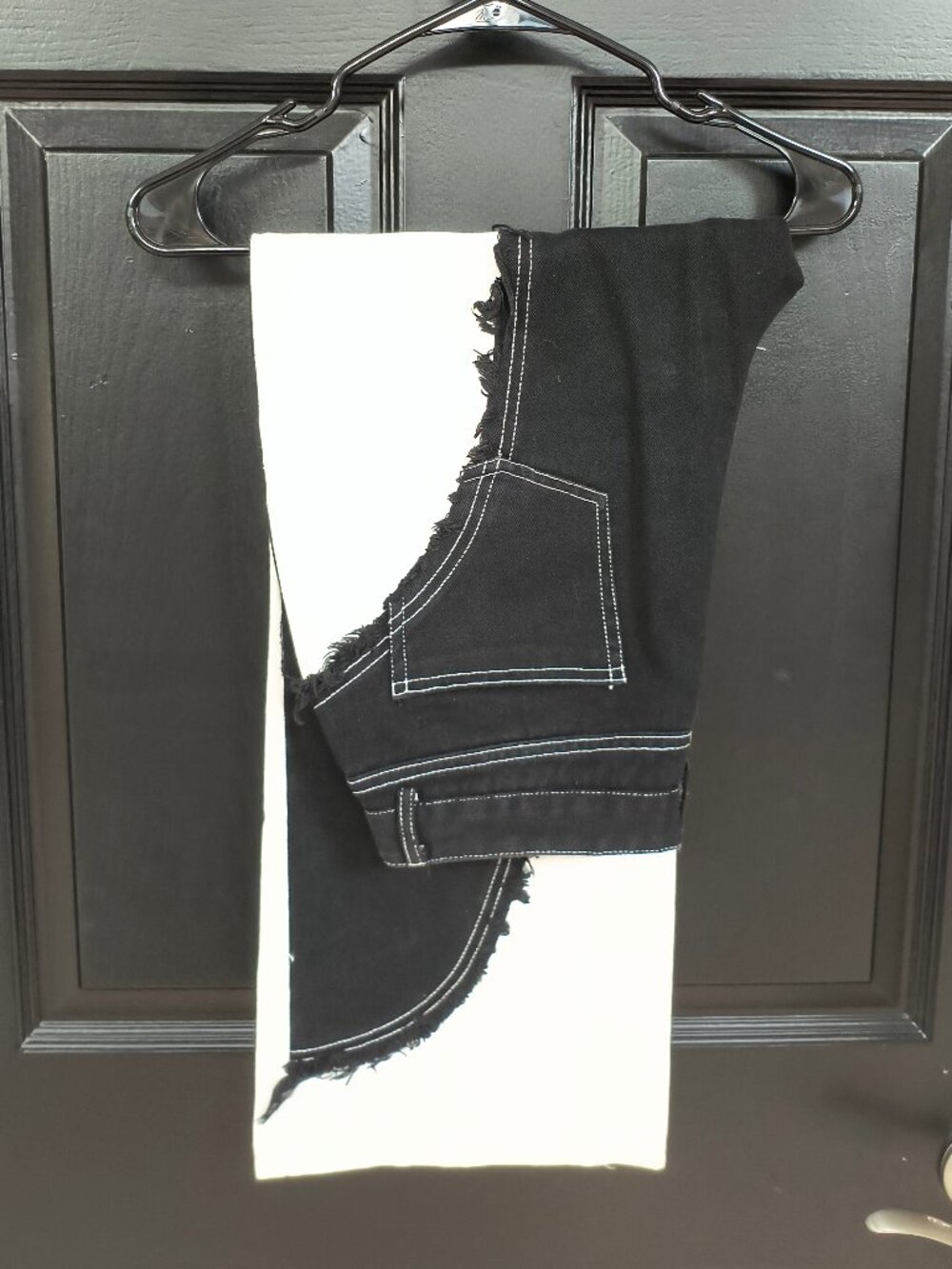 100% Cotton Black & White Distressed Jeans - Lovely U-Dear (M)